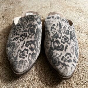 Yellow Box Gray Leopard Print Mules
